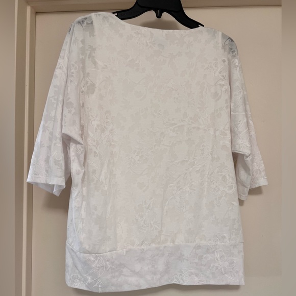 Chicos White Floral Burnout Tee in beautiful crisp white size 1 (M) - Picture 9 of 10